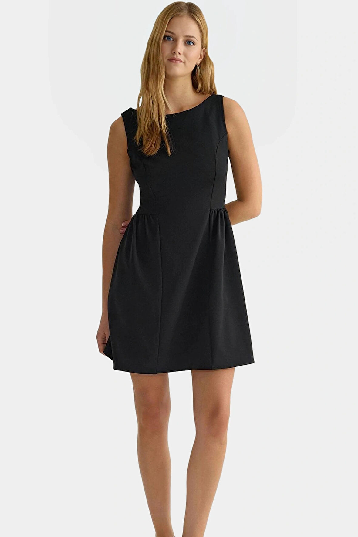 Kolsuz Mini Elbise A Line Kesim Dokuma Kumaş Türk Malı Zarifane Tasarım Şık Görünüm