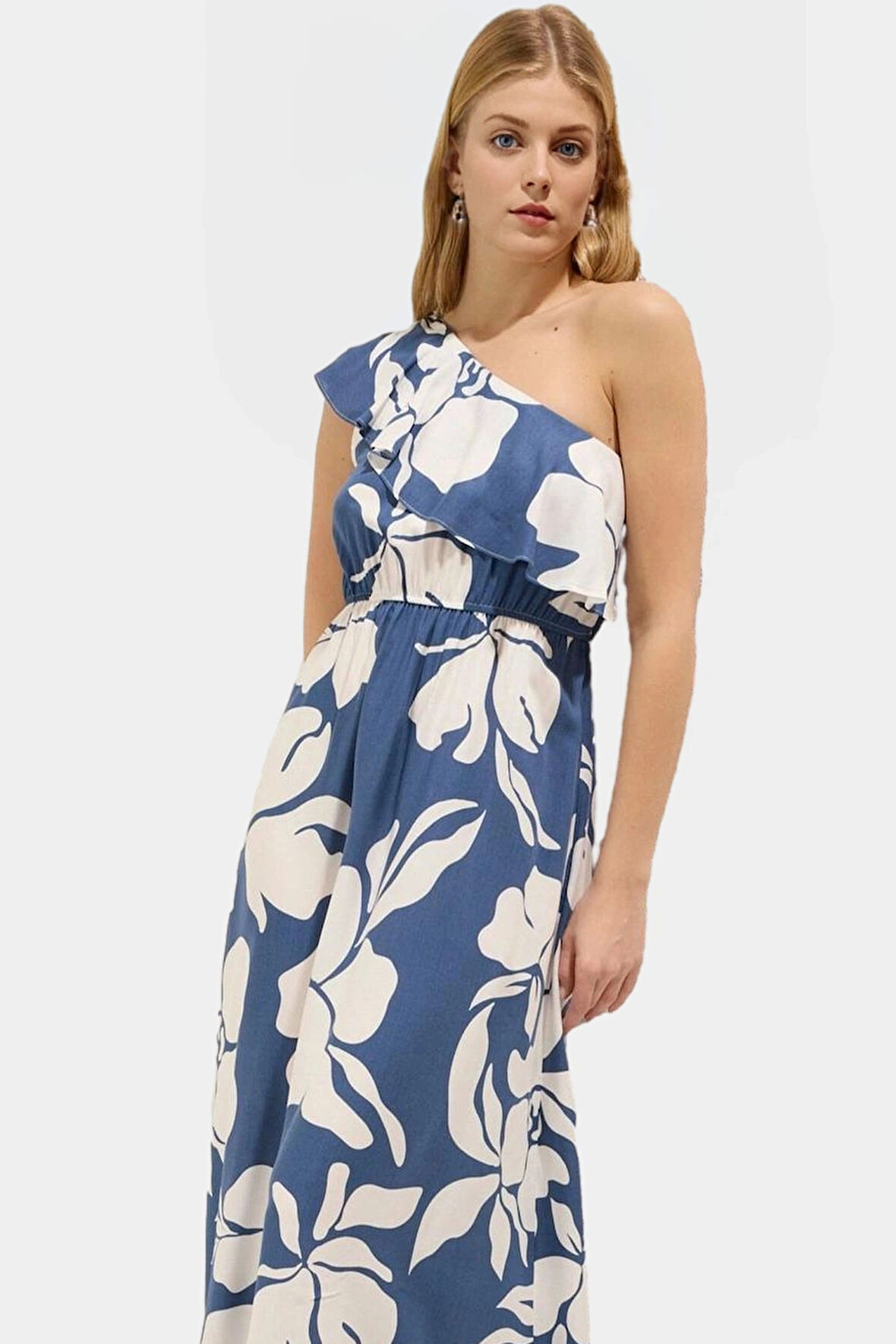 Viskoz Kumaş Midi Elbise Şık Çiçek Desenli Asimetrik Yaka Günlük Stil Modern Premium Kalite