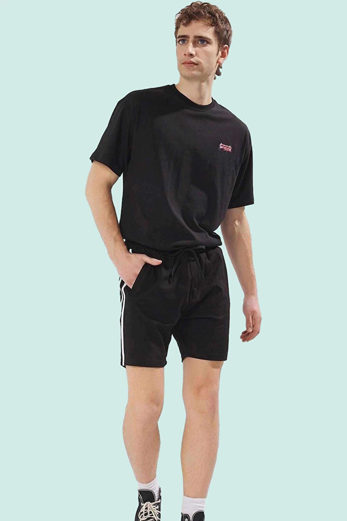 Erkek Şort Düz Desen Boru Paça Sportif Tarz Yaz Aylarının Vazgeçilmezi Stilin Buluştuğu Yer