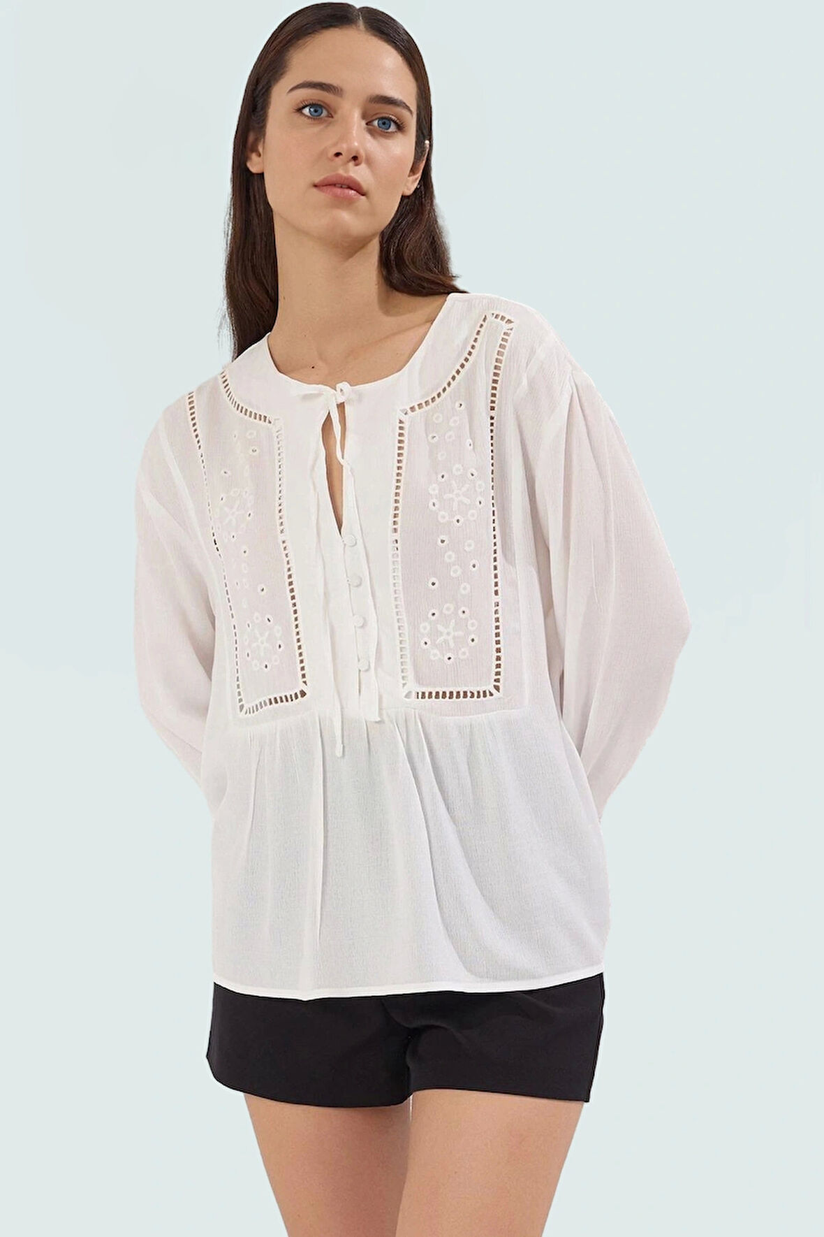 Rahat Kesim Uzun Kollu Bluz Viskon Crinkle Dokuma Nakış Detaylı Şık Görünüm Modern Stil