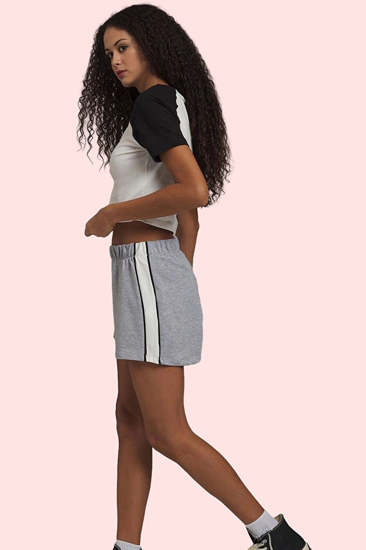 Kadın Kısa Boy Beli Lastikli Şort Örme Kumaş Günlük Kullanım Hafta Sonu Yaz Aylarının Vazgeçilmezi