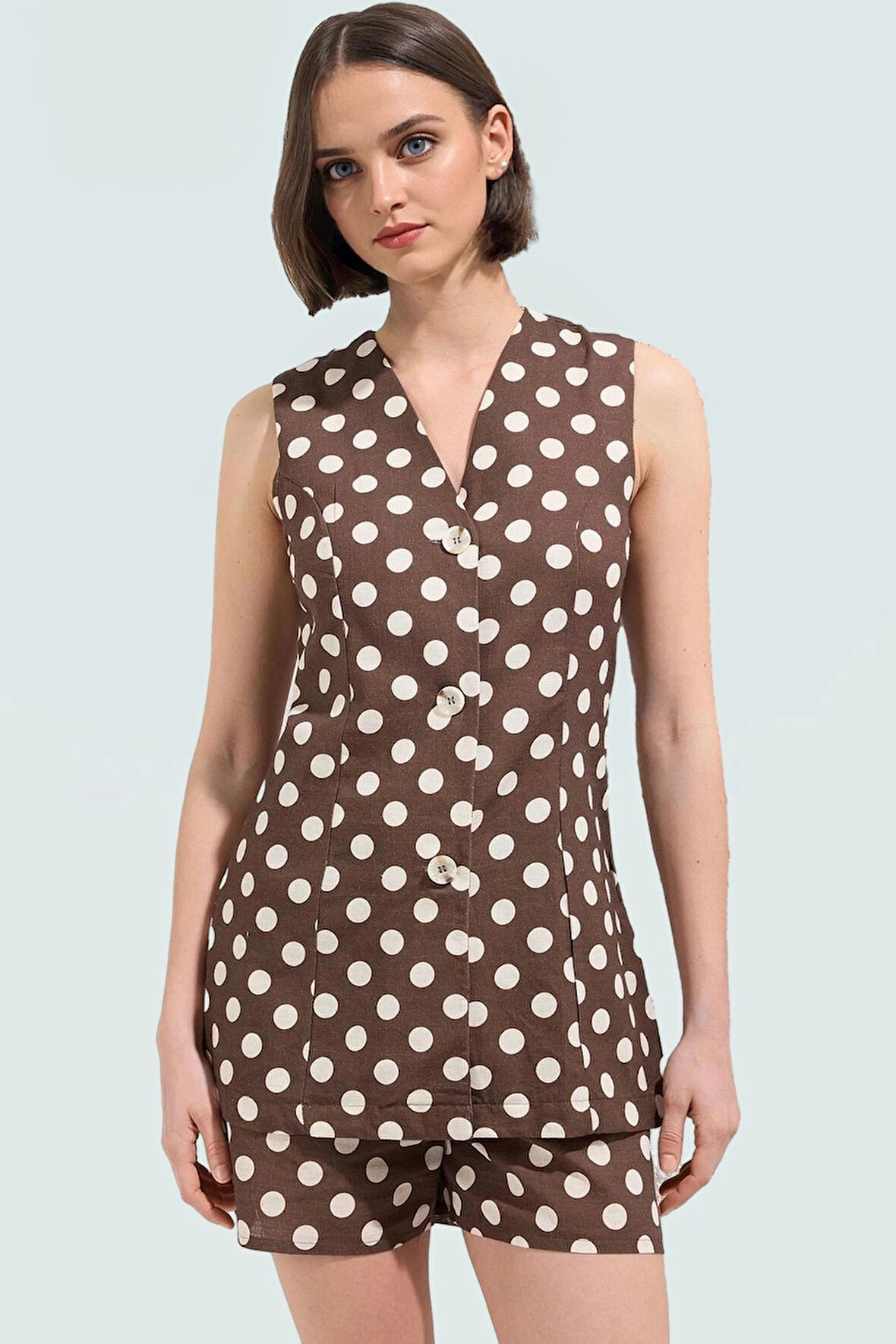 Yazlık Smart Ofis Takımı Puantiyeli V Yaka Yelek Şort Pamuk Zarifane Tasarım