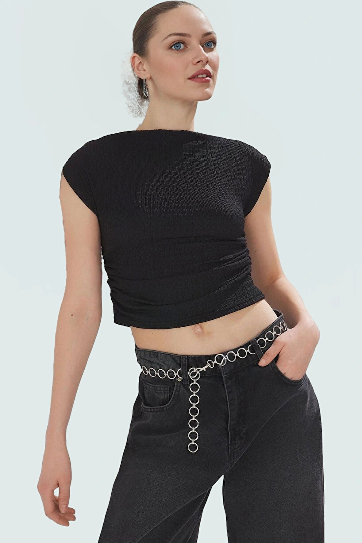 Büzgülü Detaylı Örme Bluz Yazın Rahatlığı ve Şıklığı Profesyonel Görünüm Modern Stil