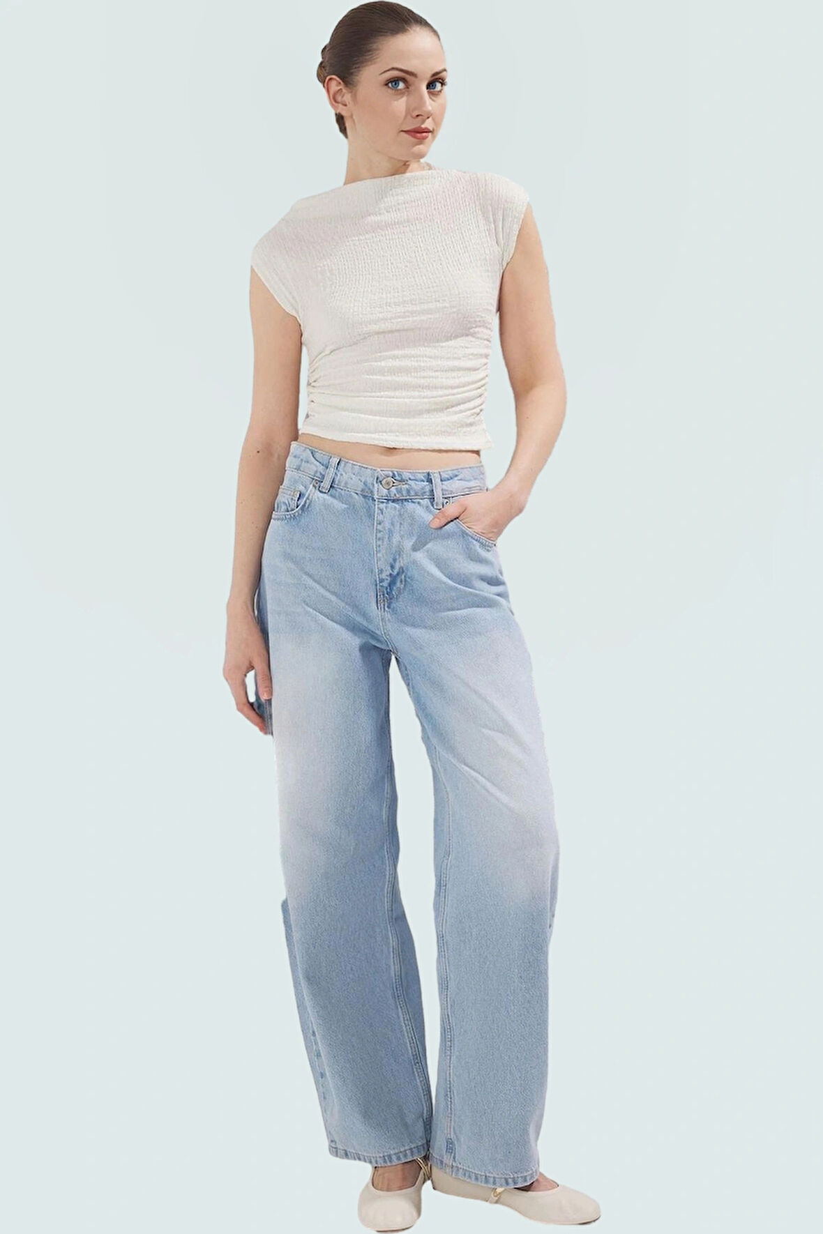 Büzgülü Detaylı Örme Bluz Yazın Rahatlığı ve Şıklığı Profesyonel Görünüm Modern Stil