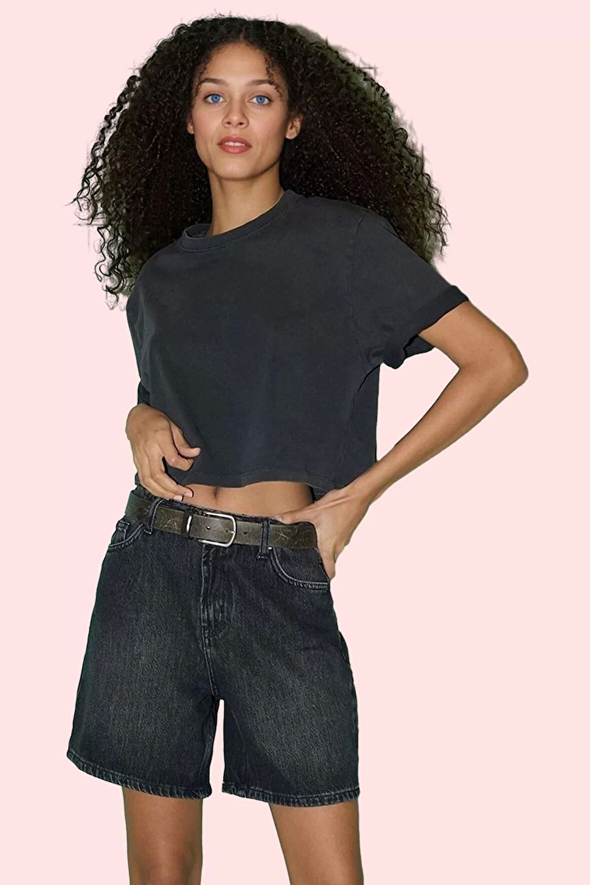 Kadın Yazlık Pamuk Denim Bermuda Şort Casual Tarz Günlük Kullanım Yaz Aylarının Vazgeçilmezi