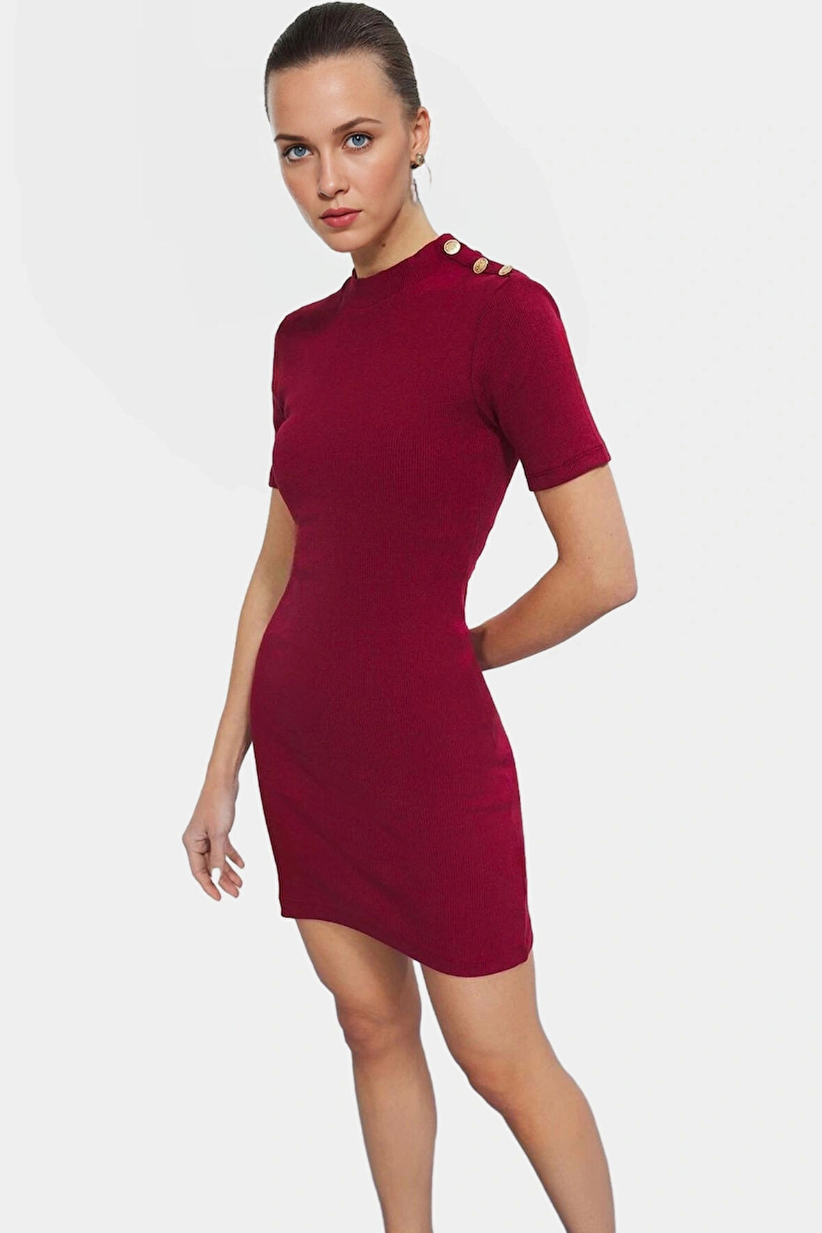 Yazlık Kısa Elbise Örme Kumaş Bodycon Kesim Düğme Detaylı Rahat Ve Şık Modern Stil