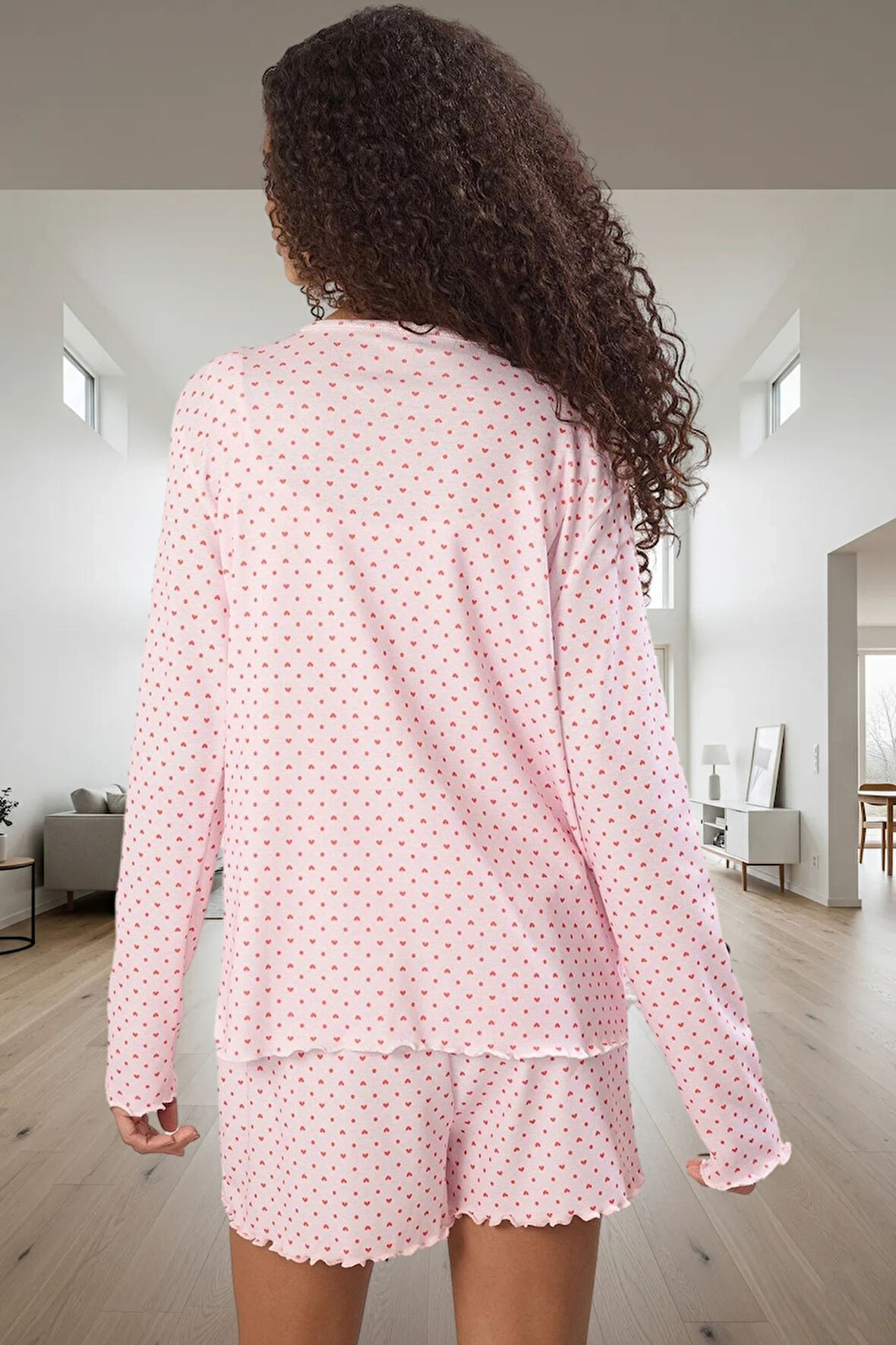 95% Polyester Pijama Takımı Kalpli Desen Boru Paça Şort Zarifane Tasarım Profesyonel Görünüm