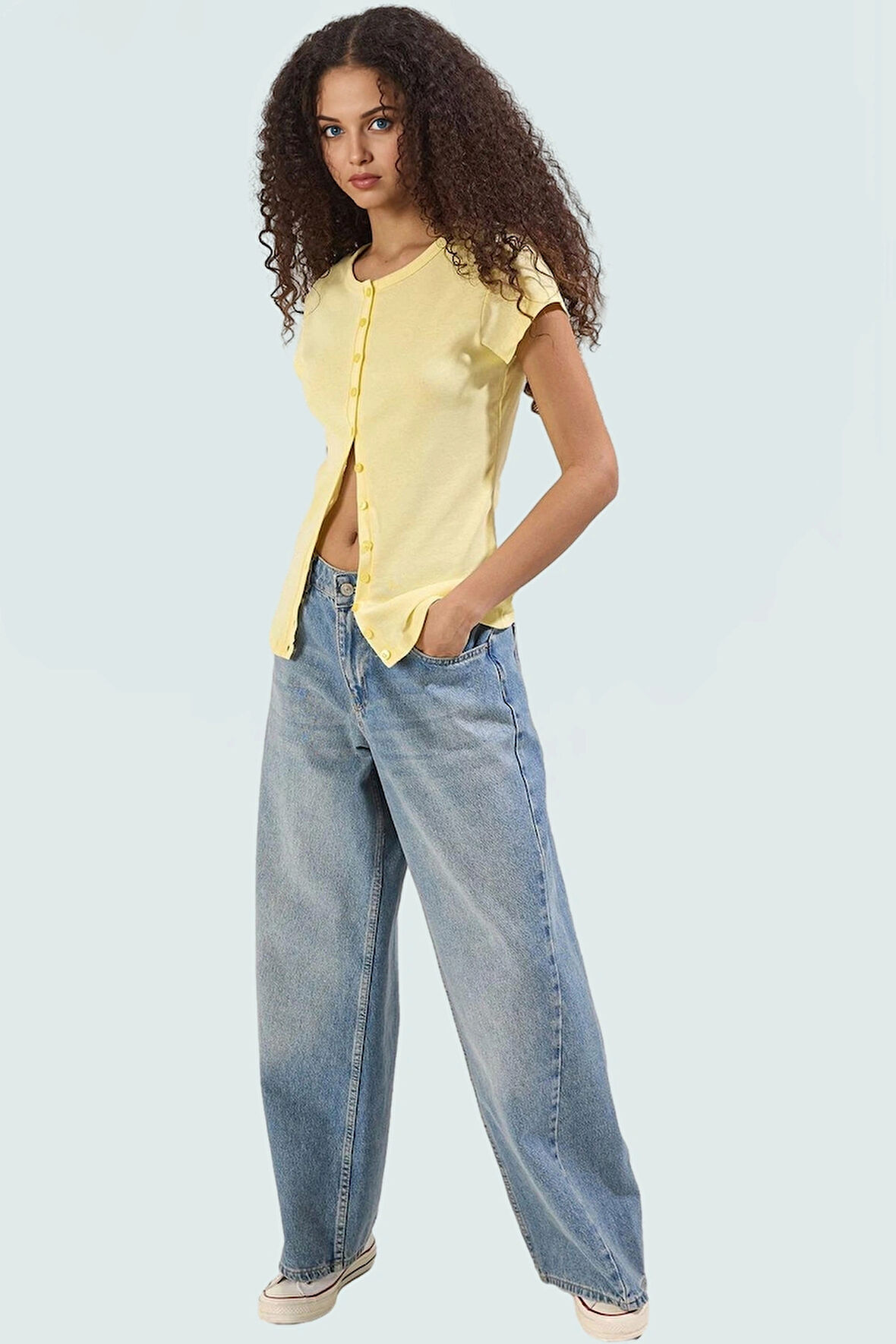 100 Pamuk Ribana Kumaştan Üretilen Düğmeli Fitted Bluz Yüksek Kalite Modern Stil Dayanıklı Malzeme