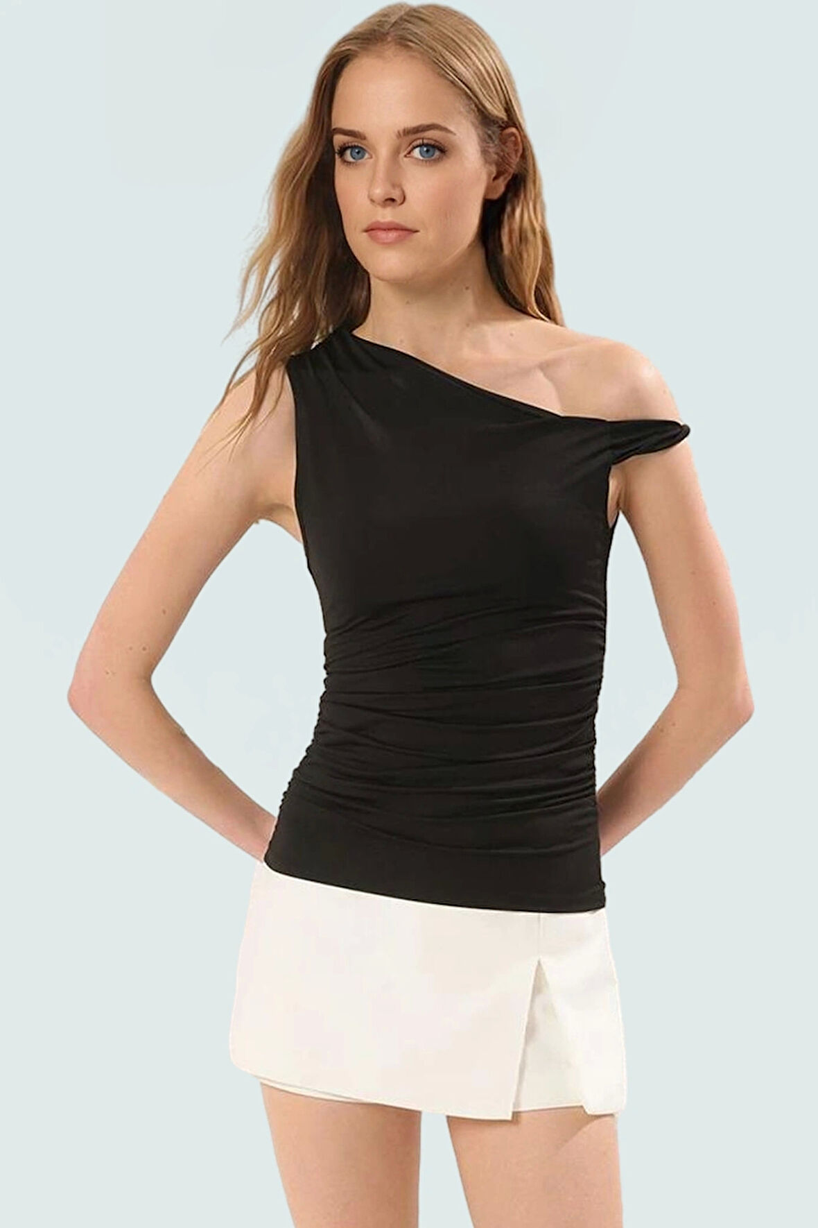 Rahat ve Şık Asimetrik Yaka Örme Bluz Polyester Elastan Karışımı Modern Stil Dayanıklı Malzeme