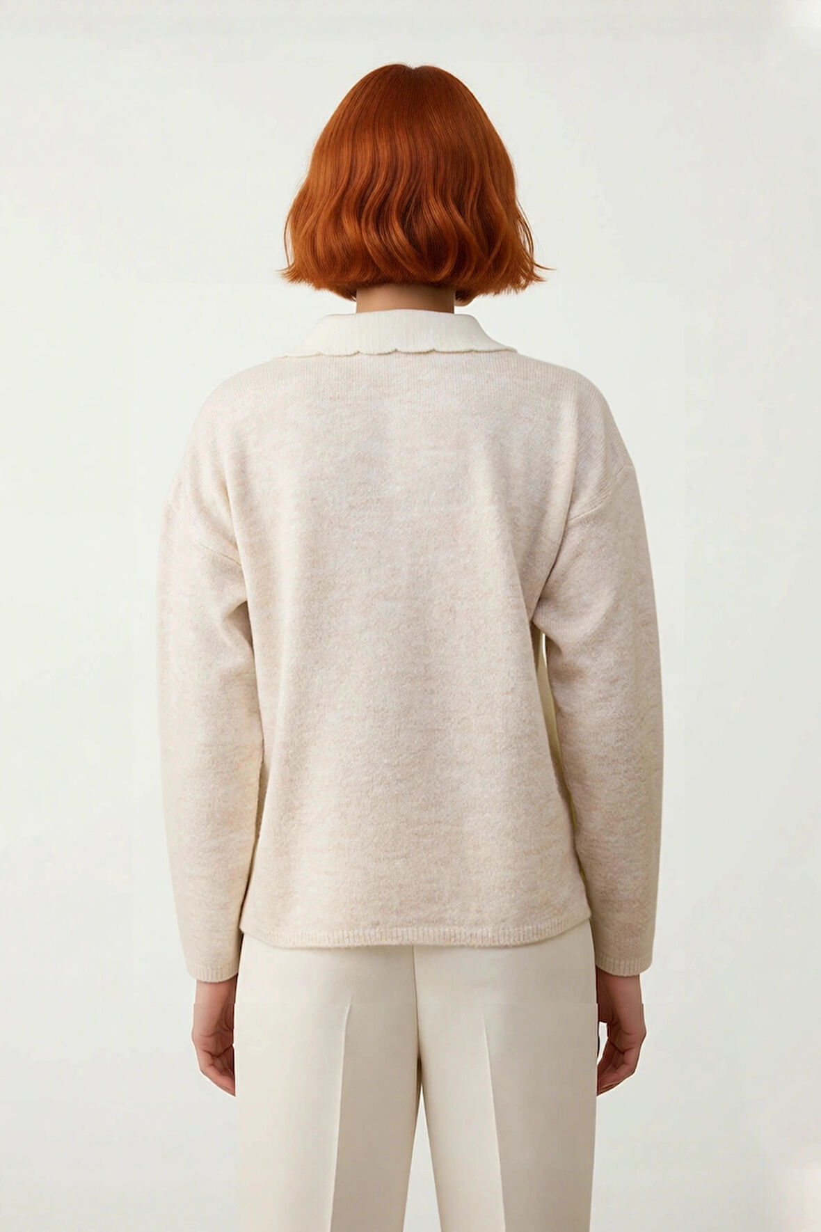 Kadın Yumuşak Dokulu Triko Kazak Oversize Kesim Polo Yaka Detaylı Kışlık Konforlu Giyim Ürünü