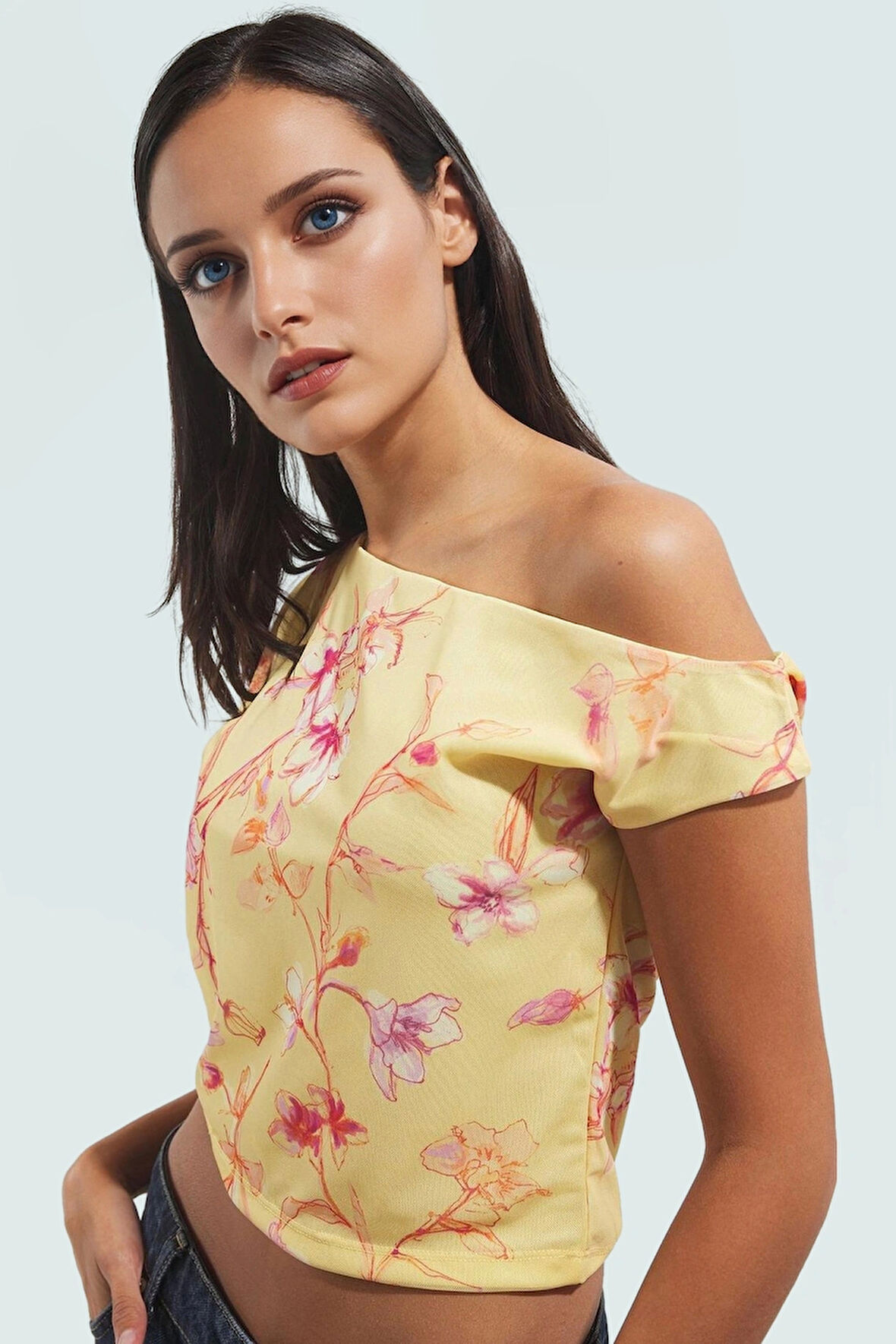 Çiçek Desenli Astarlı Polyester Bluz Asimetrik Yaka Kısa Kol Yazlık Örme Dayanıklı Malzeme