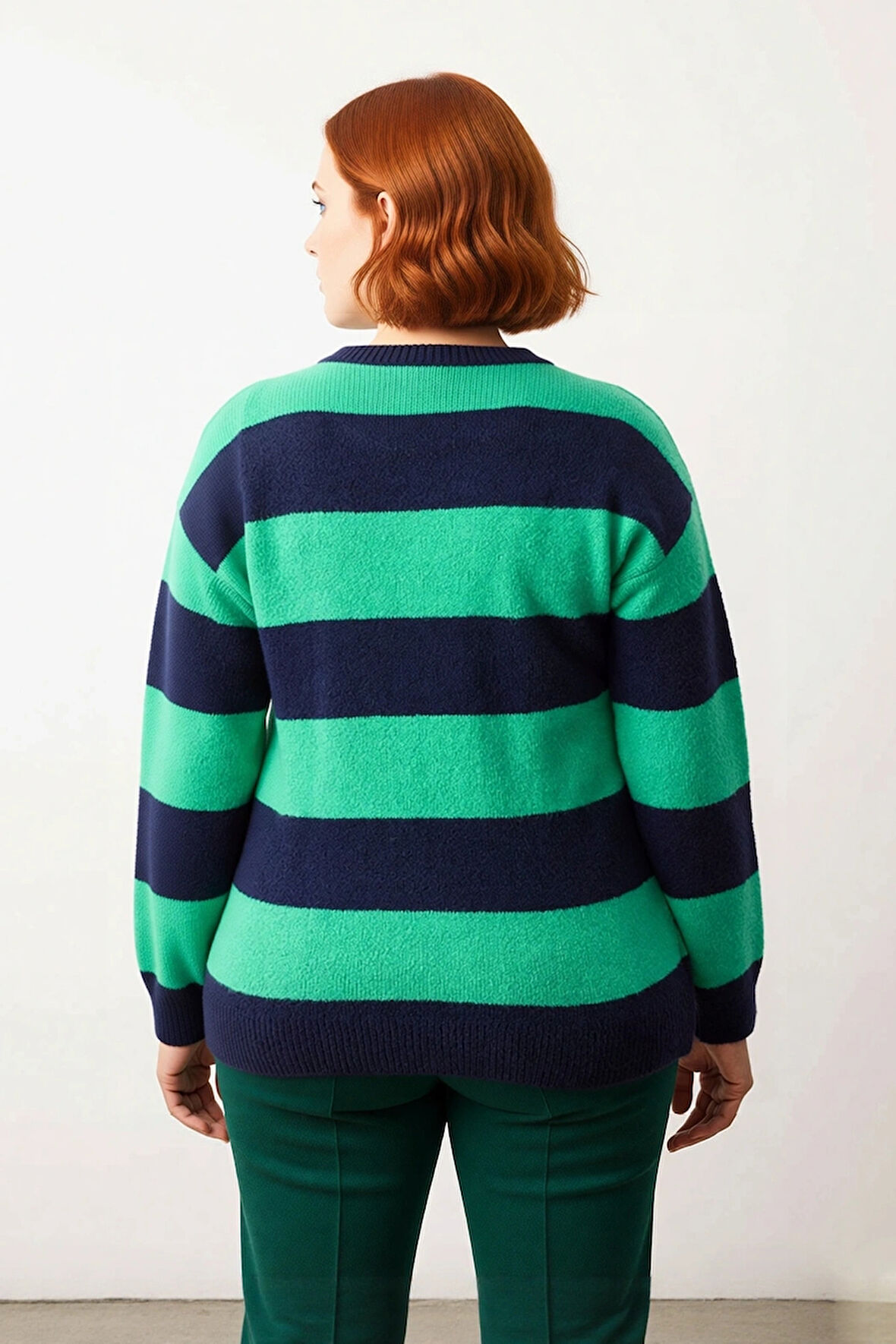 Kadın Şık Çizgili Bisiklet Yaka Triko Kazak Düşük Kol Tasarımıyla Kış Kombinlerinin Gözdesi