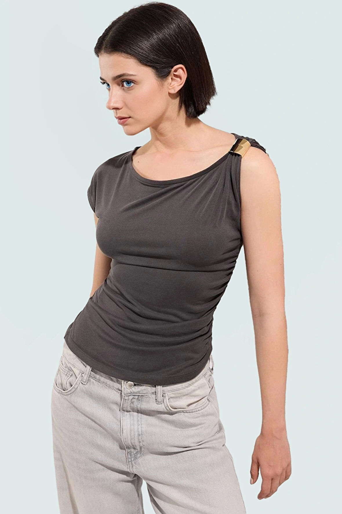 Modal Kumaştan Şık ve Rahat Uzun Bluz Asimetrik Yaka Tasarım Seçkin Malzeme Modern Stil
