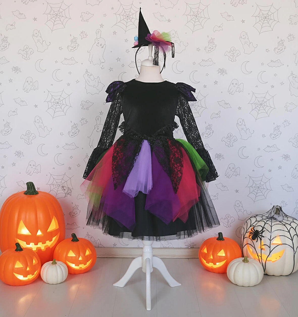 Cadı Kostümü Kız Çocuk için – Renkli Tül Etekli Halloween Elbisesi ve Taç