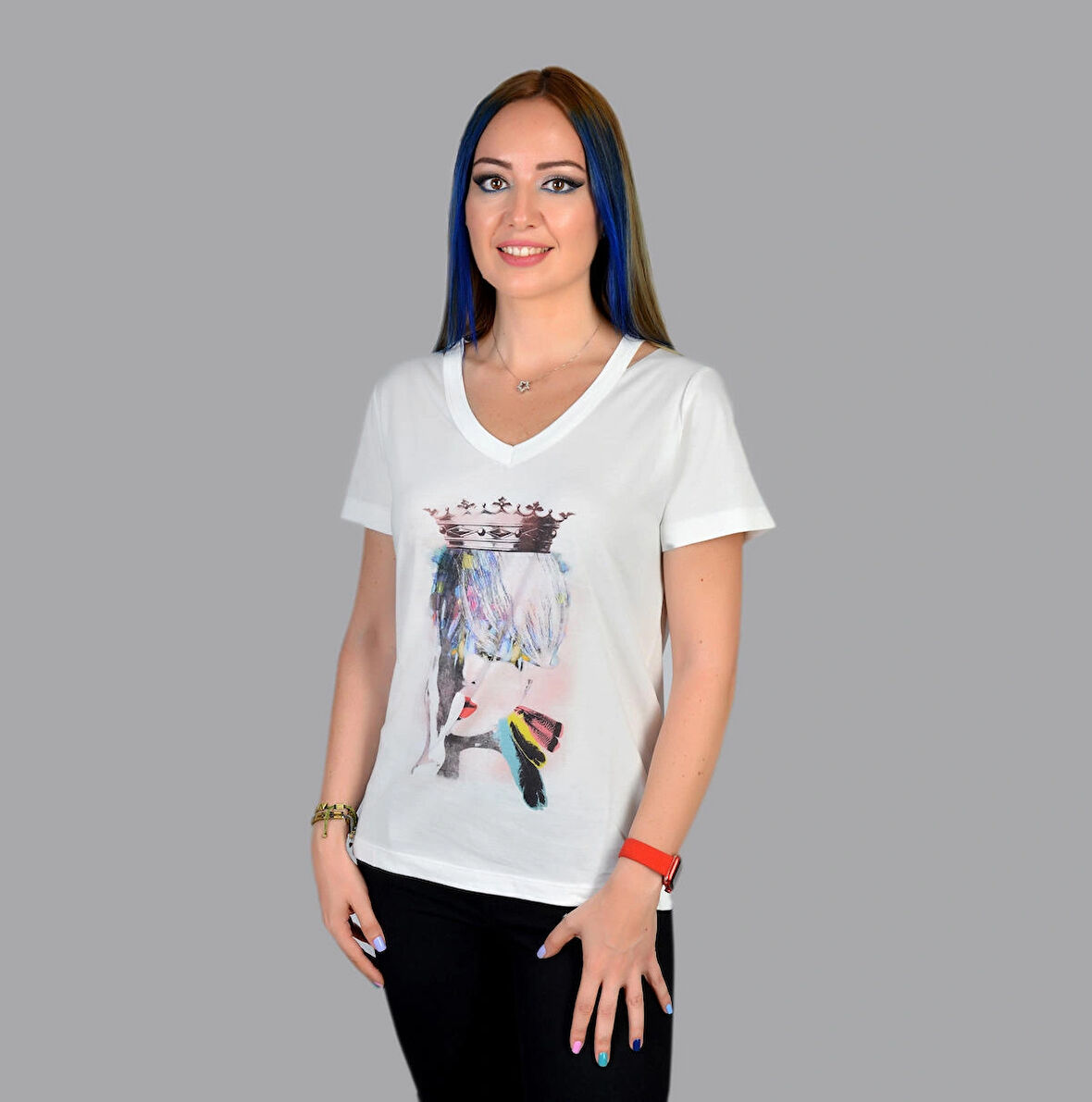 Kadın Ekru Art Save The Queen Baskılı Özel Tasarım Limited Edition V Yaka Modal Pamuk T-shirt