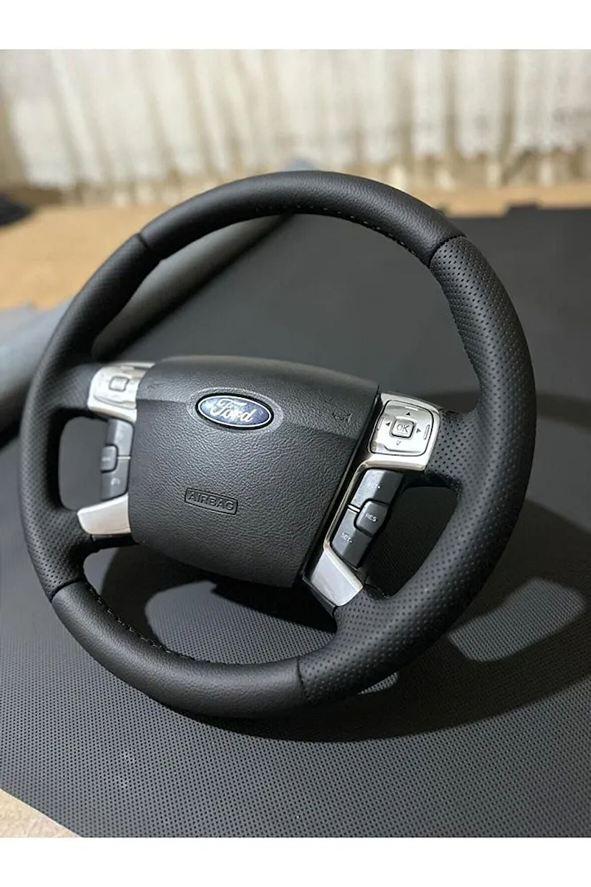 FORD S-MAX 2006-2014 NOKTALI-DÜZ DERİ MODEL DİREKSİYON KILIFI