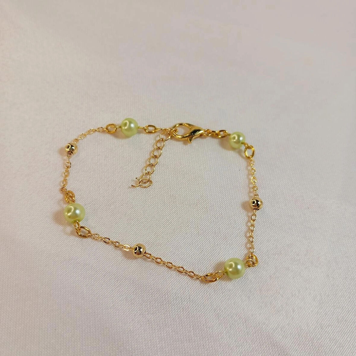 Crystal Atelier İnci Bileklik, İncili Bileklik, Altın Kaplama İnci Sıra Bileklik, Barok İnci Bileklik, Kadın İnci Bileklik, Zarif İnci Detay Bileklik, Altın Kaplama İnci Modeli Tasarım Bileklik, Zincir Bileklik