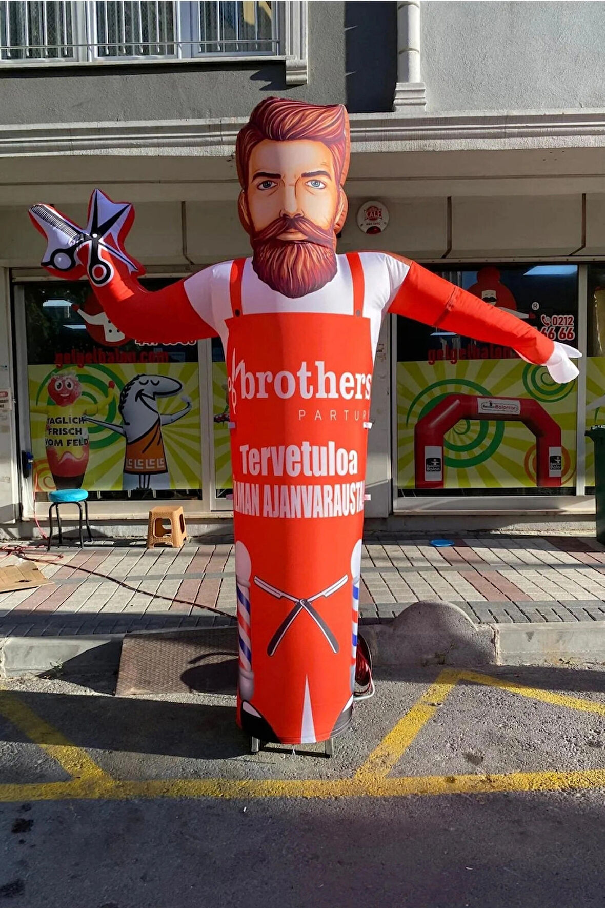 KİŞİYE ÖZEL TASARIM VE BASKILAR İLE 3 METRE BOYUNDA MDF ALT TABLA REKLAM BALONU