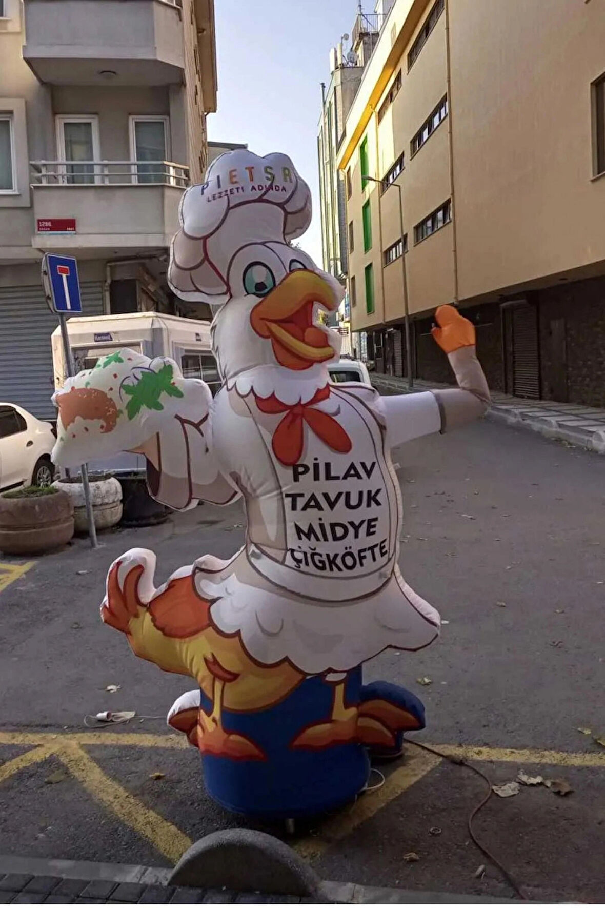 KİŞİYE ÖZEL TASARIM VE BASKILAR İLE 3 METRE BOYUNDA MDF ALT TABLA REKLAM BALONU