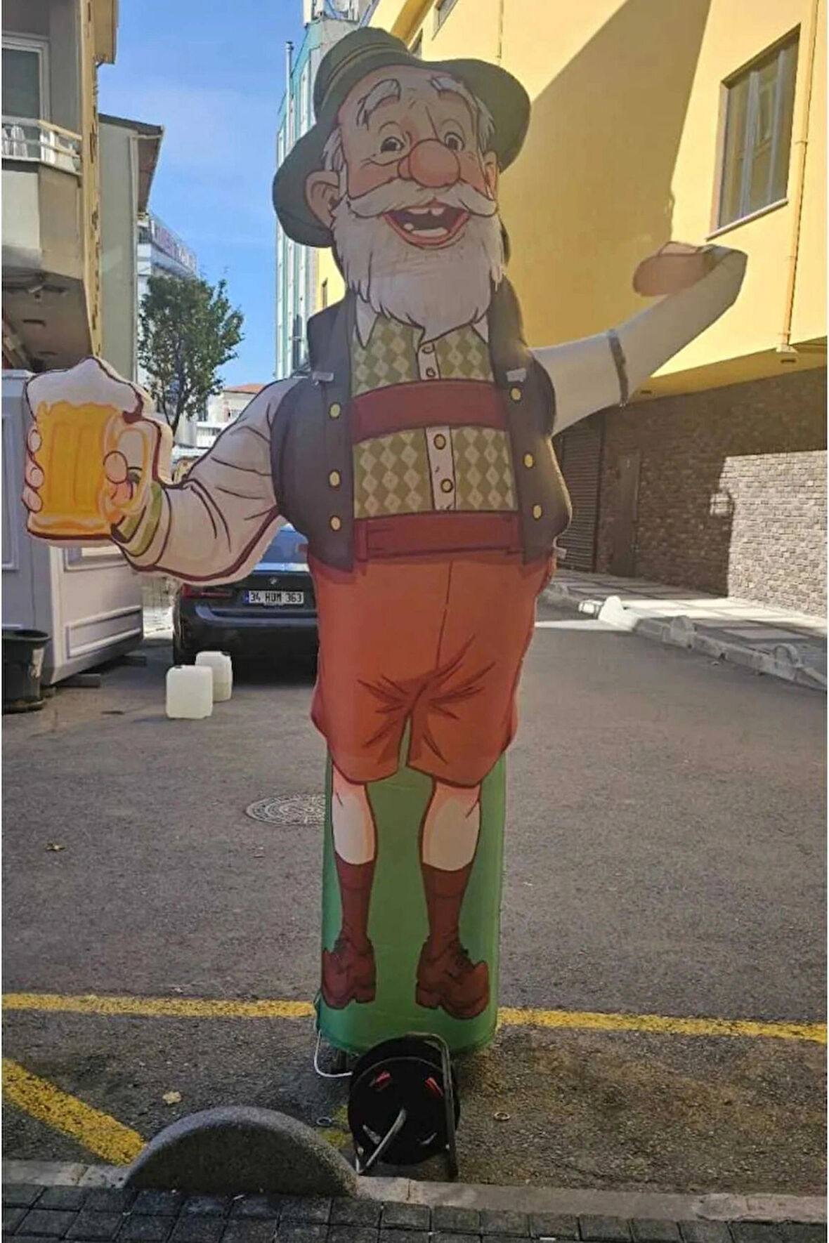 KİŞİYE ÖZEL TASARIM VE BASKILAR İLE 3 METRE BOYUNDA MDF ALT TABLA REKLAM BALONU
