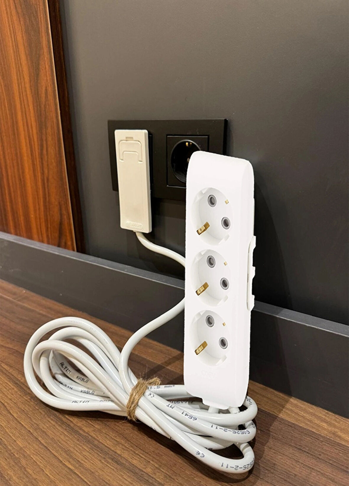 Viko Konforlu Ultra İnce Fişli 3’lü Grup Priz 3 metre Çoklu Fişli Beyaz