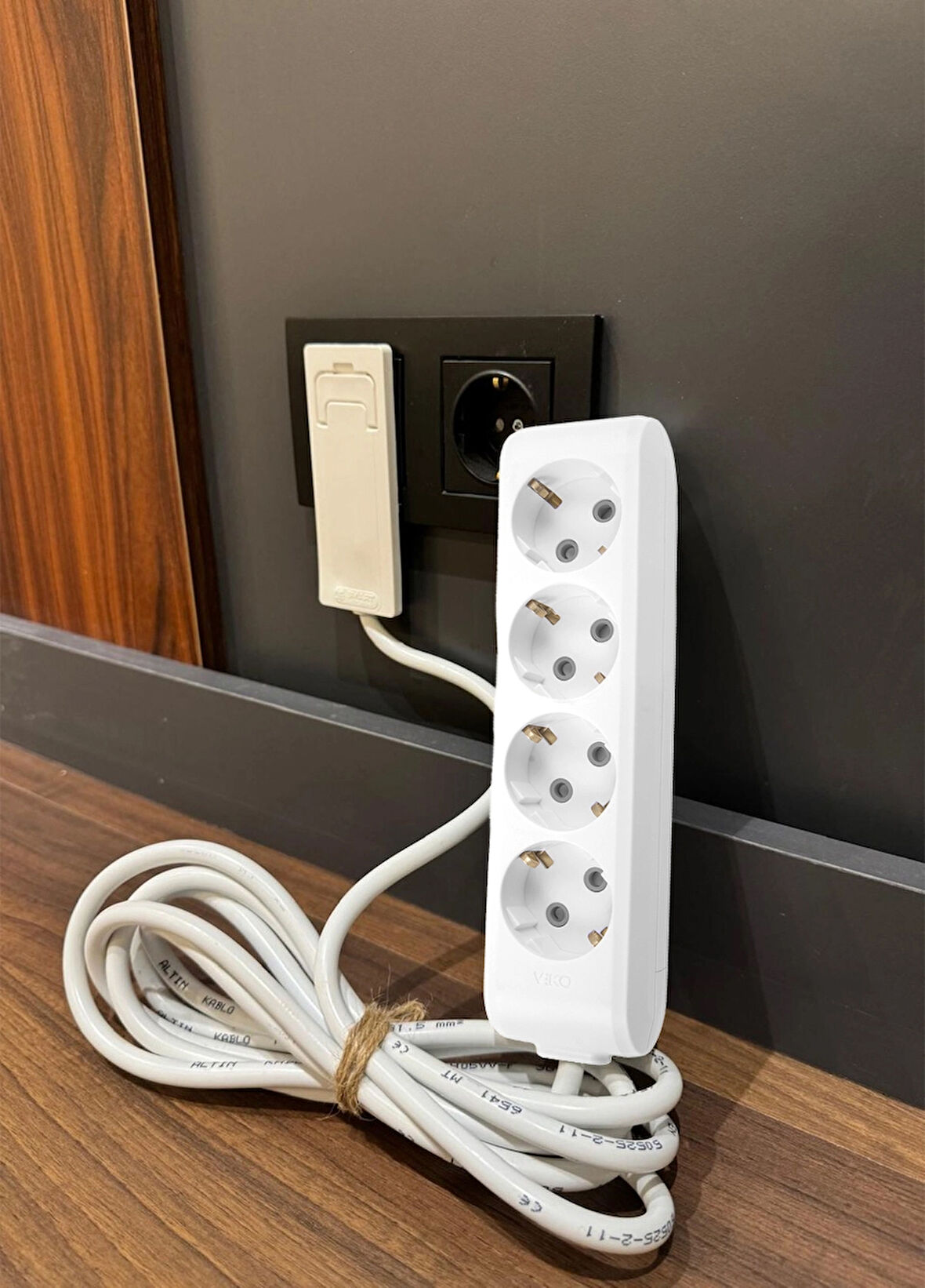 Viko Uzatma Kablosu 4’lü (1.5m)Ultra İnce Fiş - Dar Alanlarda Maksimum Yer Tasarrufu Sağlar.