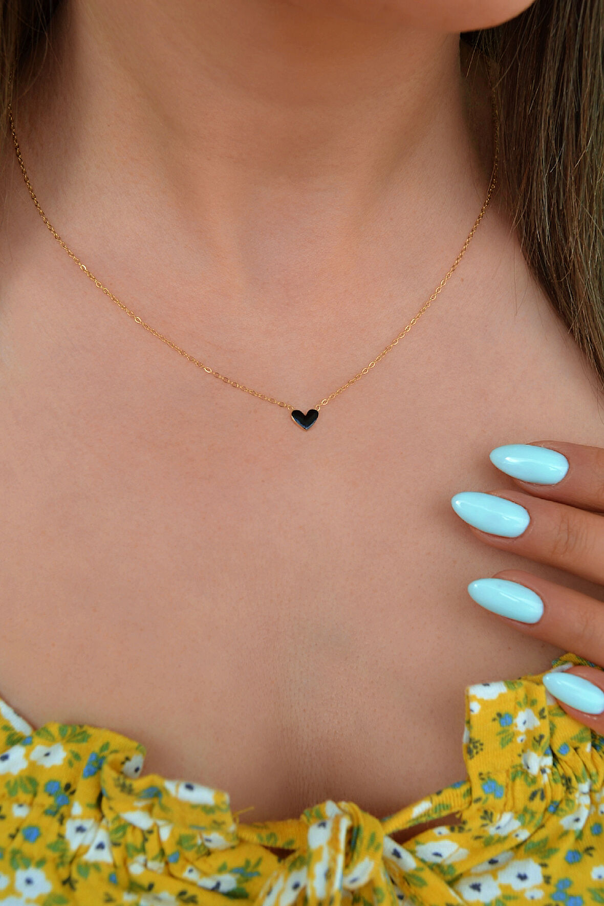 Mini Kalpli Çift Taraflı Çelik Kolye – Siyah & Beyaz