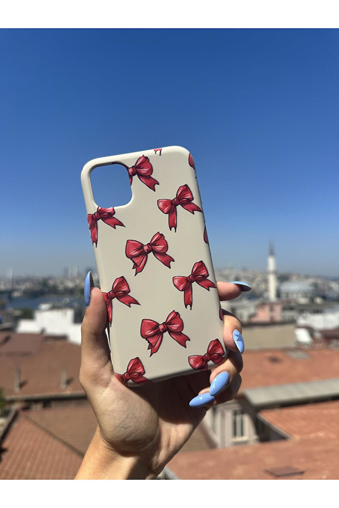 Samsung Galaxy A55 Uyumlu Kırmızı Kurdele Tasarımlı Telefon Kılıfı - Krem