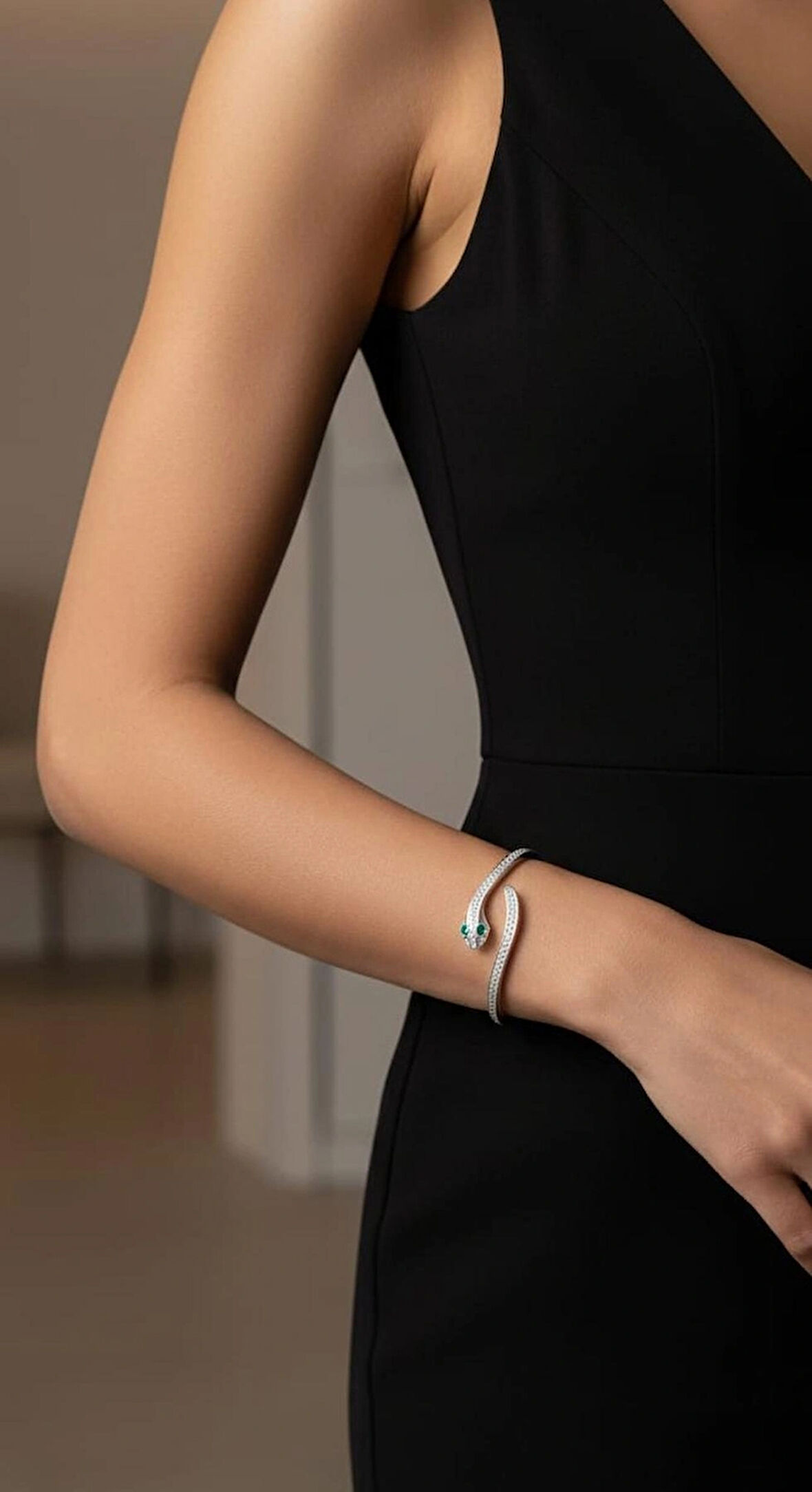 ESU YILAN DETAY KELEPÇE BİLEKLİK 