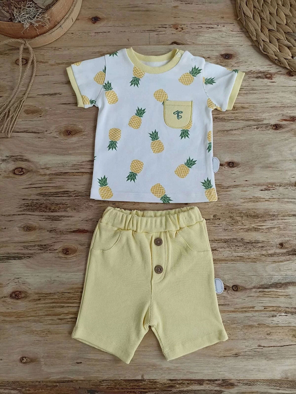 3-6 6-9 9-12 Ay Ananas Baskılı Şort Tişört 2 Li Kız Erkek Bebek Takımı Sarı