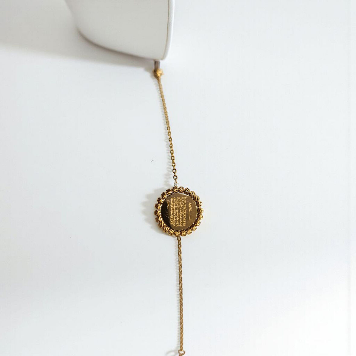 Ayetel Kürsi Yazılı Altın Renk Bileklik – Koruyucu ve Anlamlı Tasarım