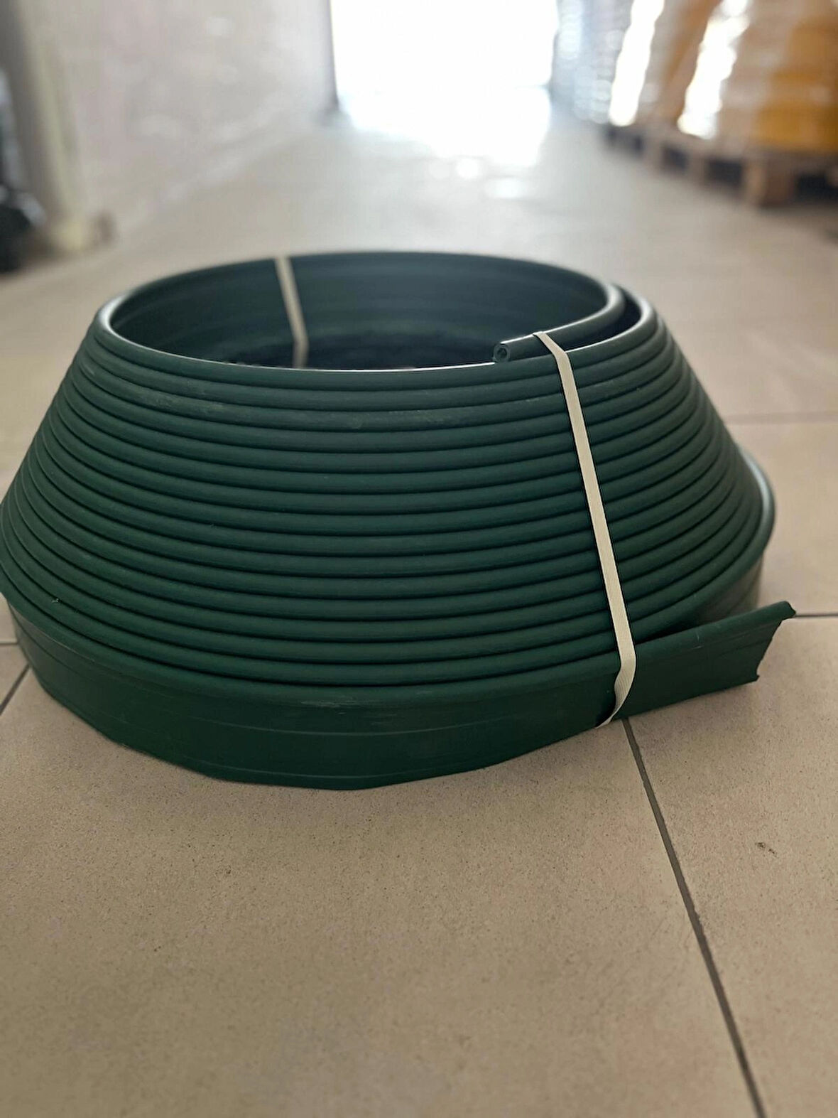 GEOSU Üreticiden Yeşil Çim Ayırıcı - Peyzaj Sınırlayıcı - Toprak Taş Ayıracı -25 Metre Çim Şekillendirici 40 Adet Sabitleme Kazığı ile Birlikte