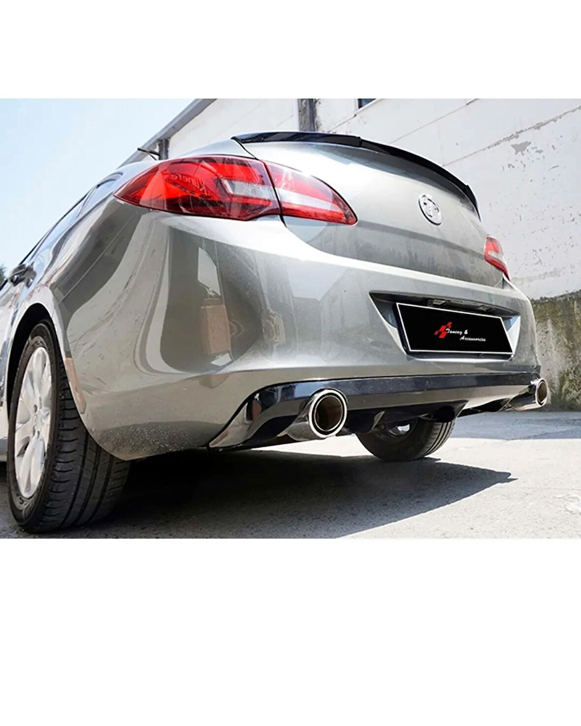 Opel Astra J Difüzör Sedan Uyumlu Opc Line Siyah Egzos Ucu 2011-2020 Arası Parlak Siyah