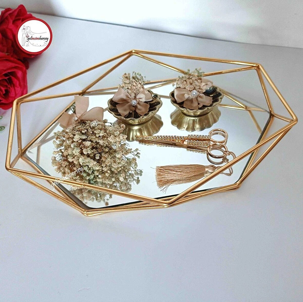Gelincimherşey Prizma Aynalı Şoklanmış Çiçek Süslemeli Gold Söz Nişan Yüzük Tepsi Seti