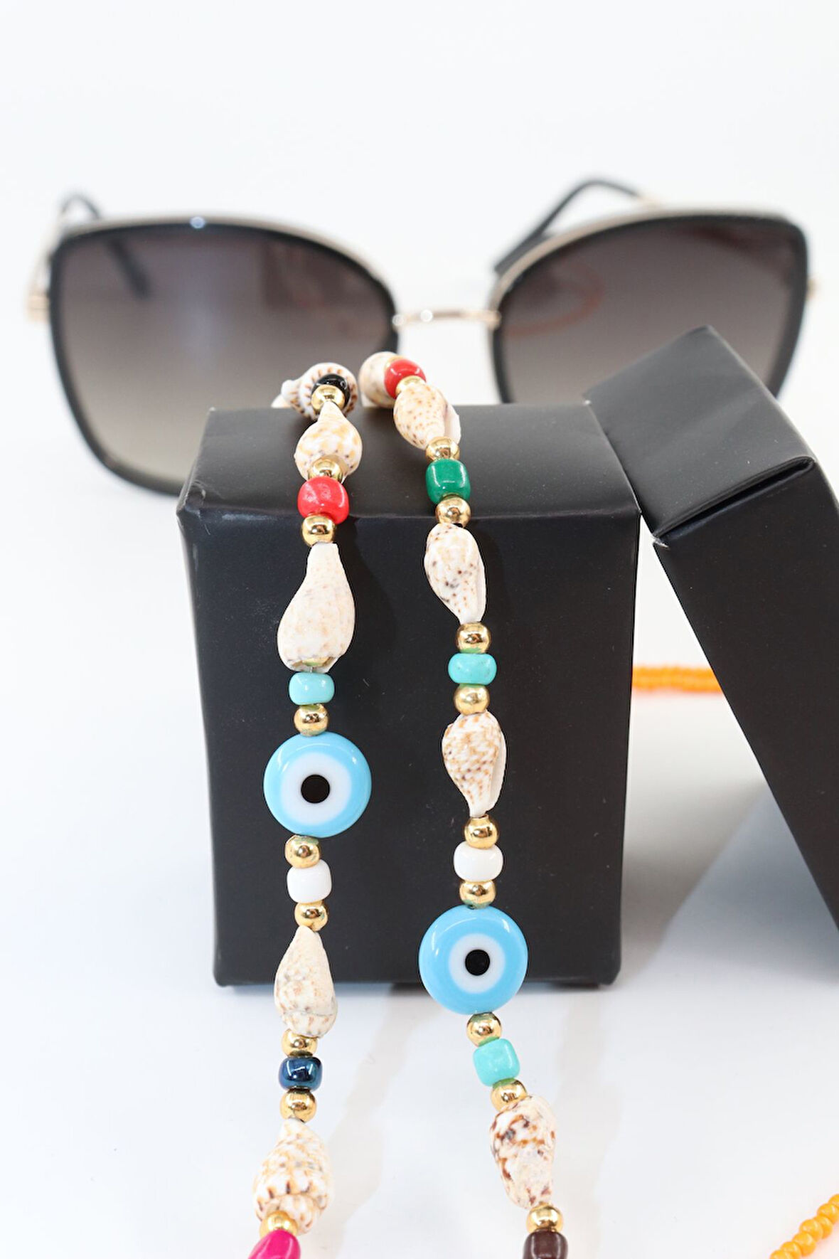 Tasarım nazar boncuklu deniz kabuklu gözlük zinciri. Gözlük ipi. Gözlük ipi askısı. Gözlük zinciri.