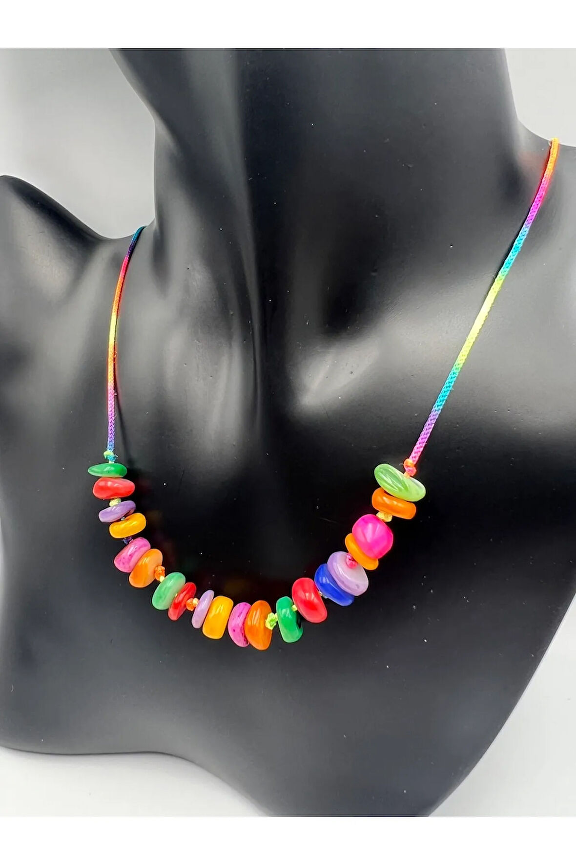 Sertifikalı Renkli Sedef Doğal Taş Çocuk Kolyesi Asansörlü Kilit Sistemi