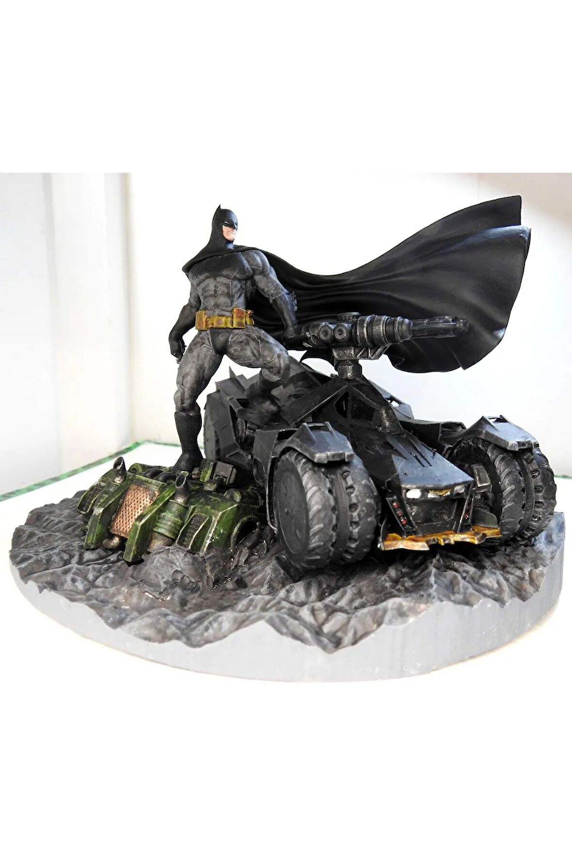Batman ve Batmobile Obje Batman Batman Arabası Masaüstü Dekoratif Obje Büyük Boy 25CM