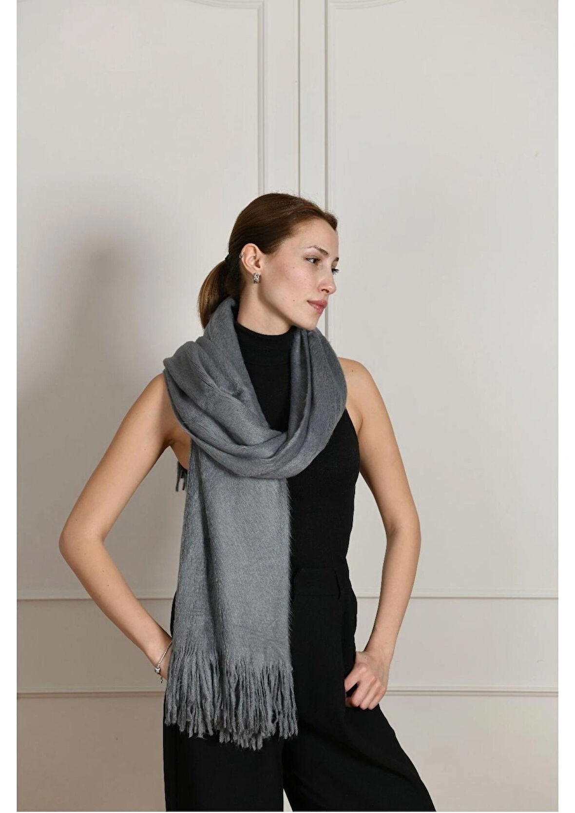  Angora Kadın Koyu Gri Şal Atkı – Yumuşacık, Zarif ve Sıcacık Dokunuş