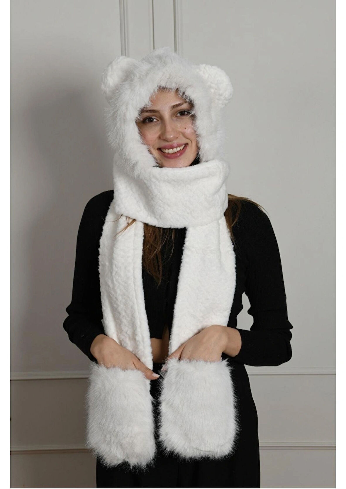 Peluş Cepli Şapka Uzun Atkı Yumuşacık Sıcak Tutucu Trend Kış Aksesuarı