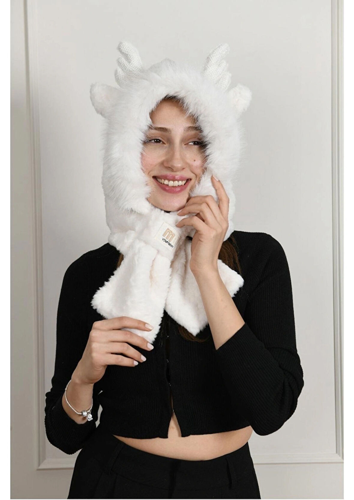 Peluş Yumuşak Kadın Şapka & Atkı – Geyik Kulaklı Trend Kış Aksesuarı