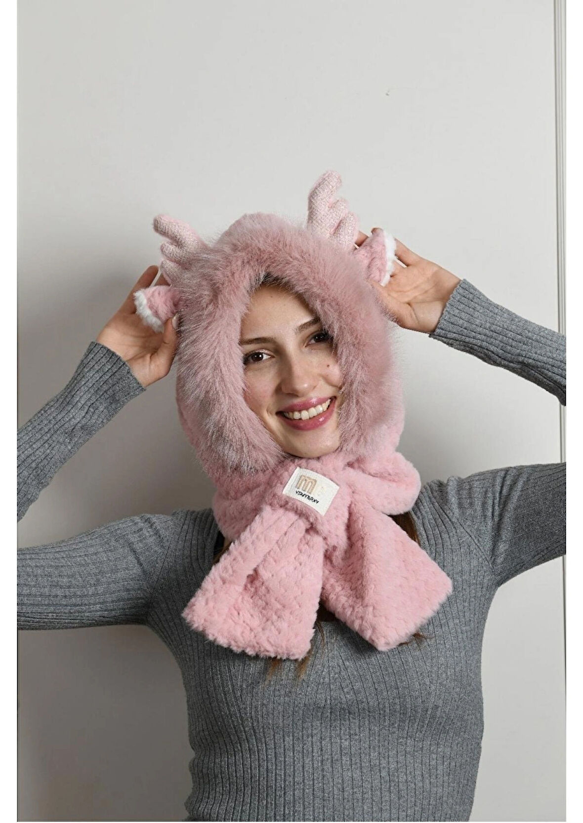 Peluş Yumuşak Kadın Şapka & Kısa Atkı – Geyik Kulaklı Trend Kış Aksesuarı