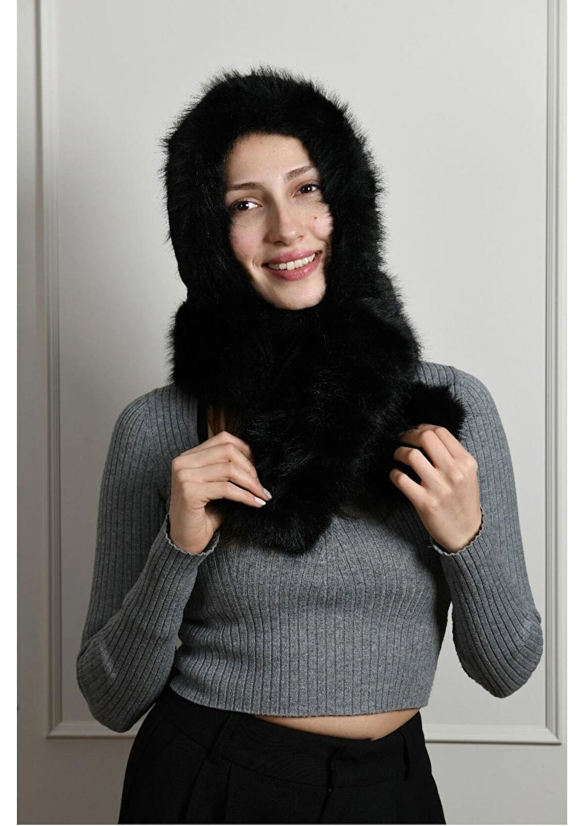 Peluş Şapka Atkı – Yumuşacık, Sıcak ve Şık