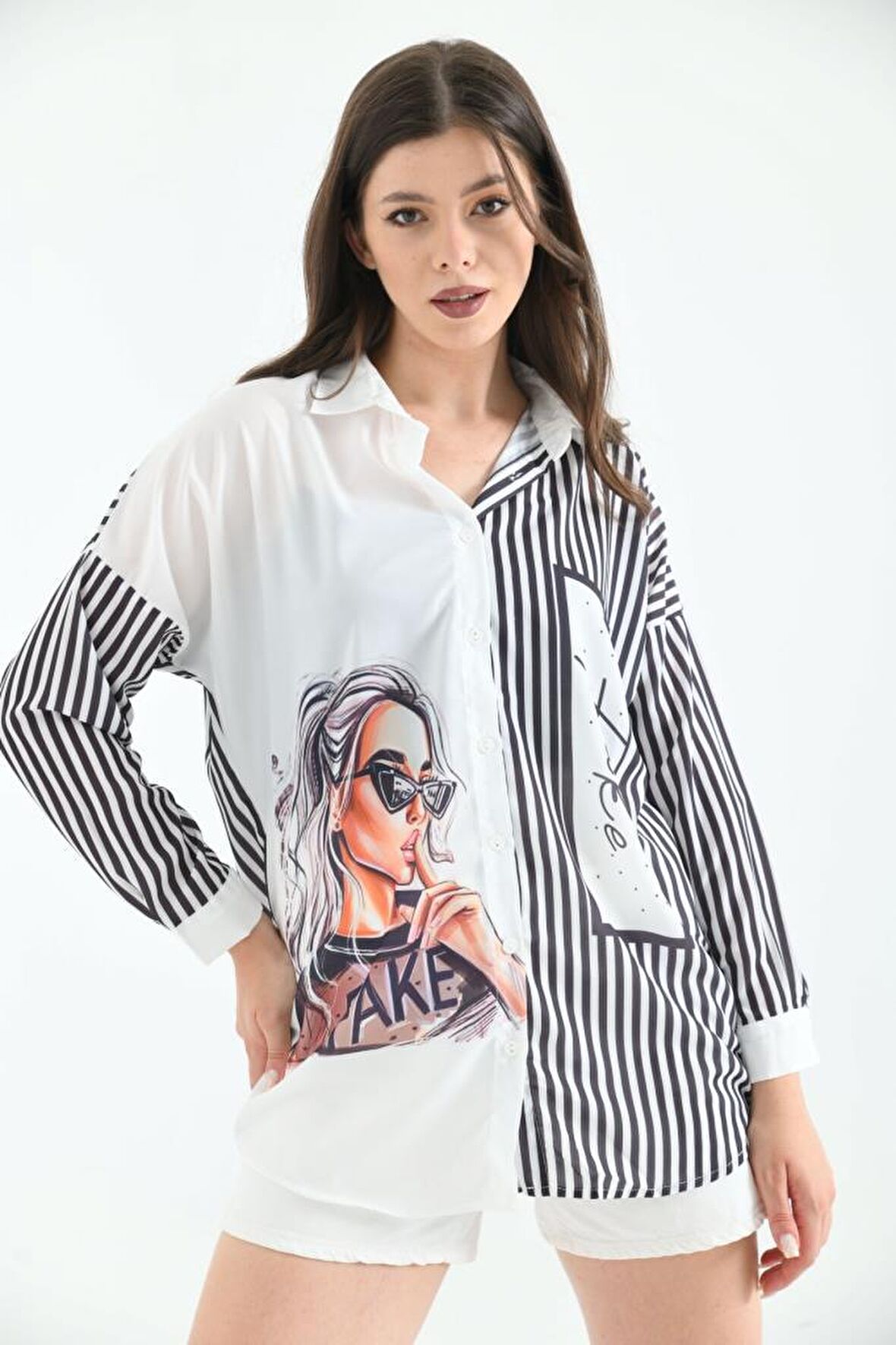 Görsel Baskılı Çizgili Uzun Kollu Beyaz Kadın Gömlek