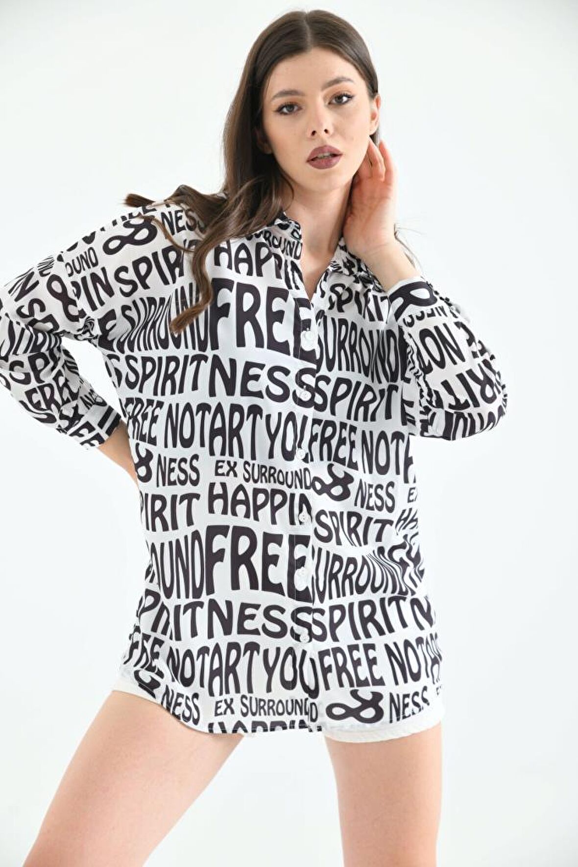 Yazı Baskılı Uzun Kollu Beyaz Kadın Gömlek