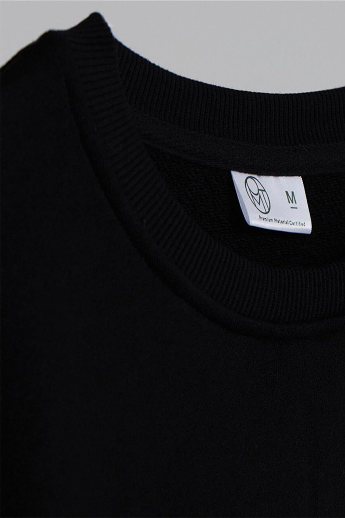 Unisex Siyah Cute Cat Eating Ramen Essential T-shirt