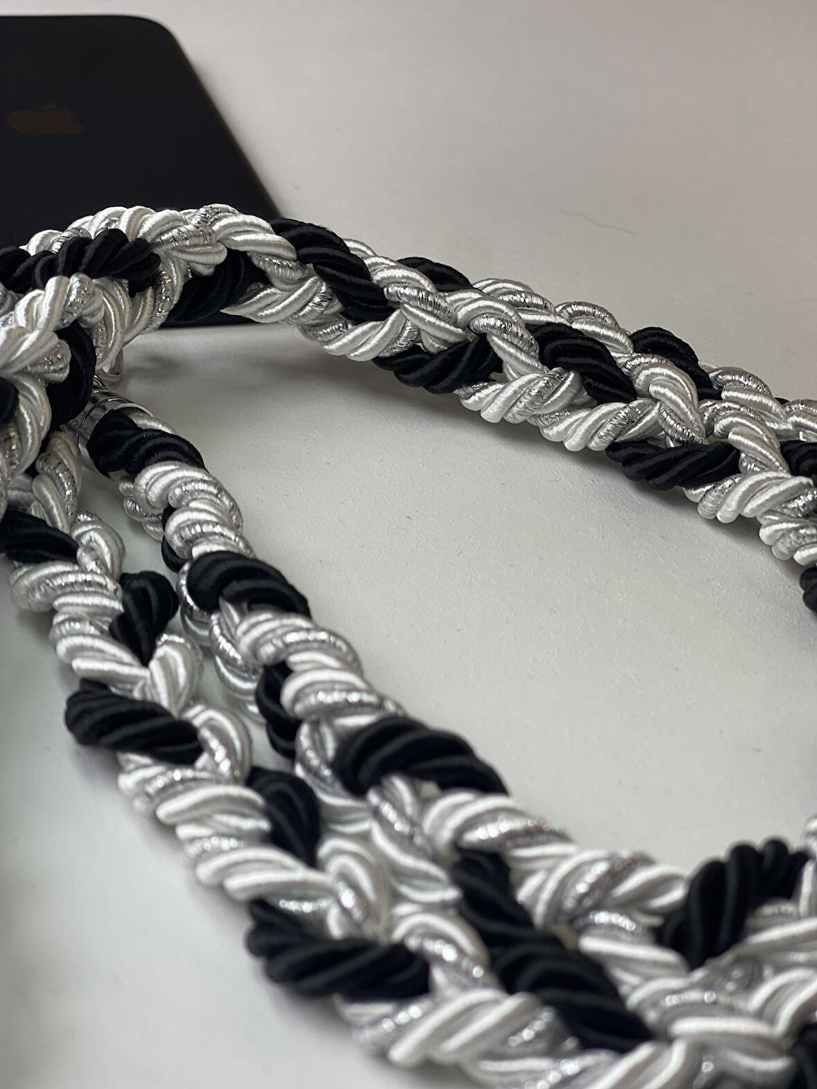 El Yapımı Örgü Telefon Boyun Askısı - Tri-color Knit v1 - Siyah Gri