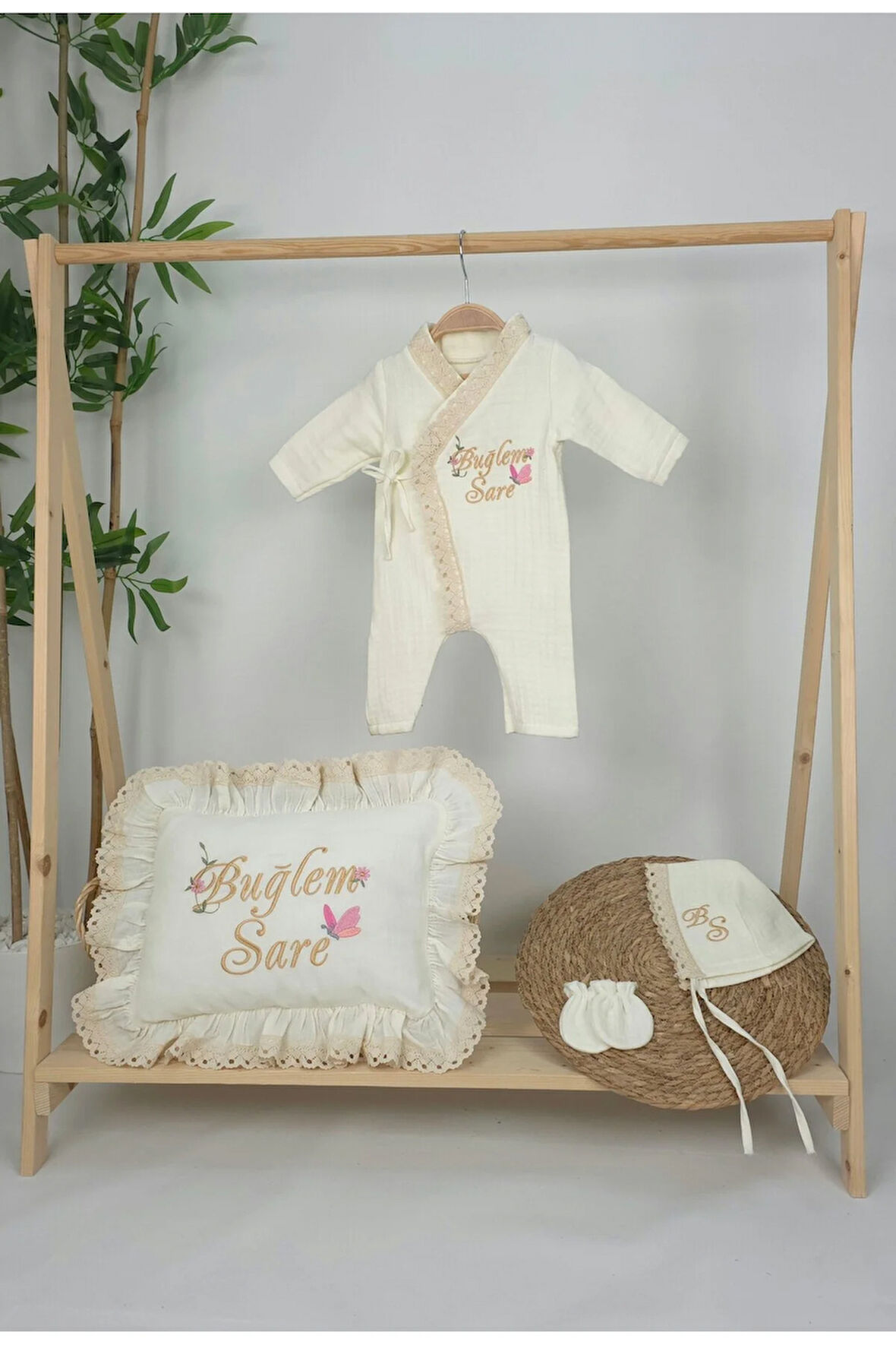 Müslin Yeni Doğan 4Katlı Organik %100Pamuk Kişiye Özgü Nakışlı Hastane Çıkış Seti(Kelebekli Papatya)