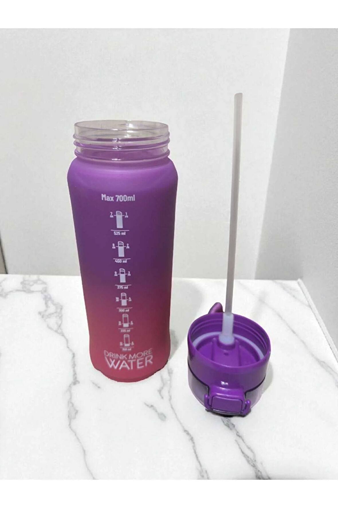 PİPETLİ Çift Renk Motivasyon Su Matarası 700 ml sızdırmaz kapak el tutmaç lı su şişesi