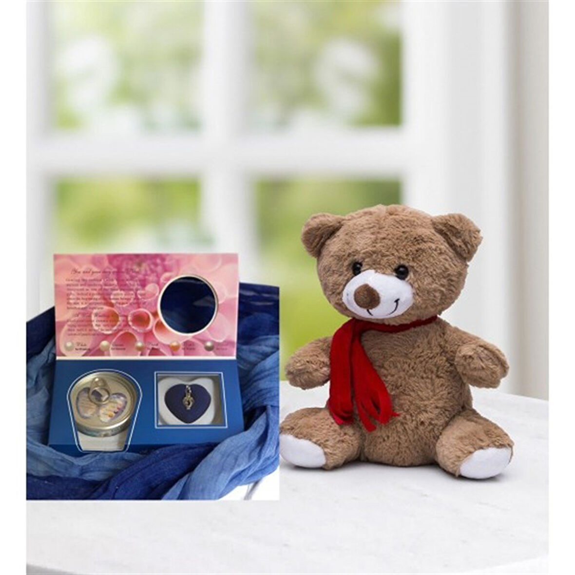 Peluş ayıcık ve istiridye içinde gerçek inci kolye