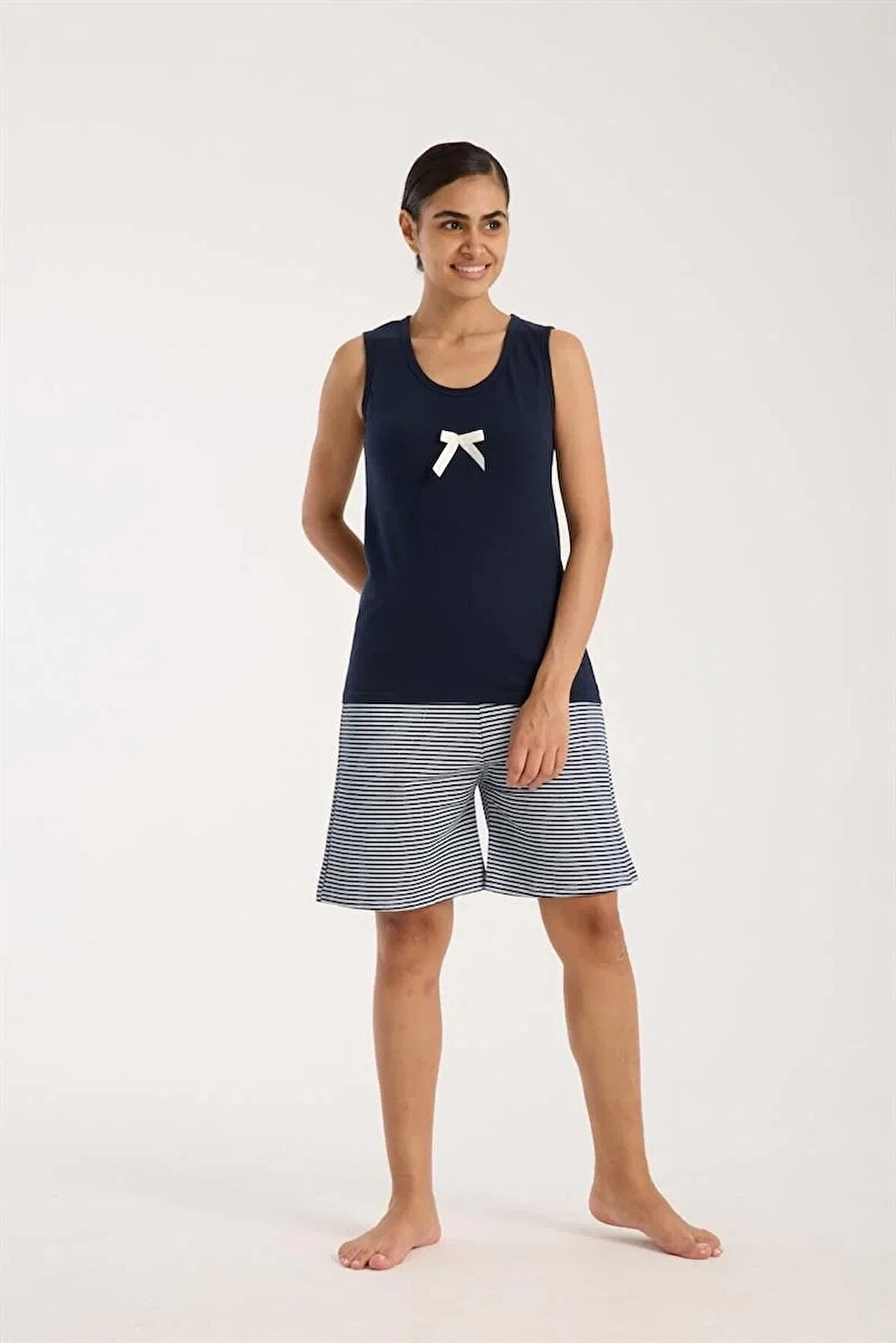 Moda Kadın Lacivert Kurdele Detaylı Çizgili Şortlu Pijama Takımı